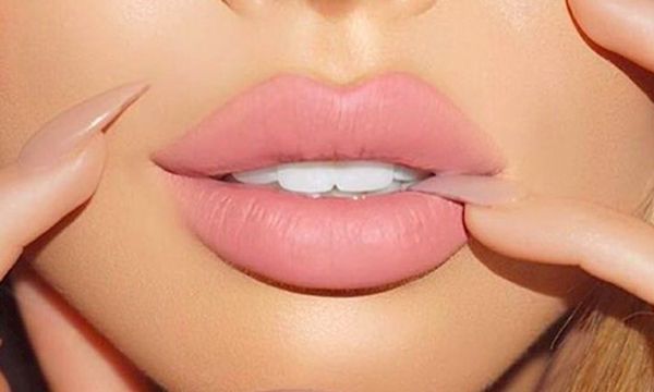لب‌های زیبا بدون آرایش با مرطوب سازی