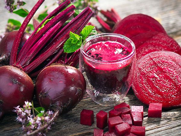 لب‌های زیبا بدون آرایش با کمک چغندر قرمز